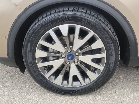 Certified 2020 Ford Escape Titanium FWD image 4