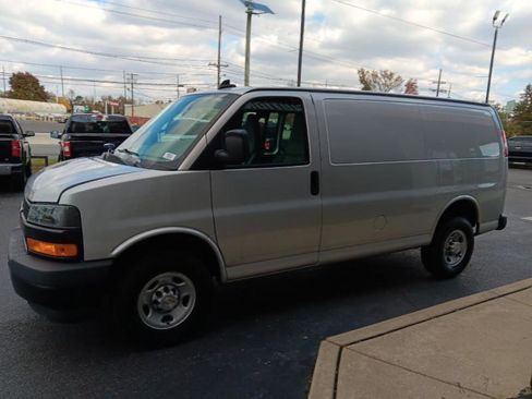 Used 2020 Chevrolet Express 3500 w/ Driver Convenience Package image 8