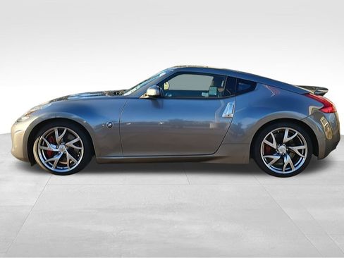 Used 2017 Nissan 370Z w/ Sport Package image 6
