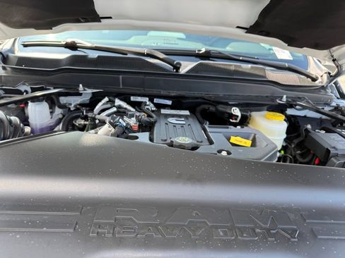 New 2026 RAM 2500 Laramie AWD/4WD image 18