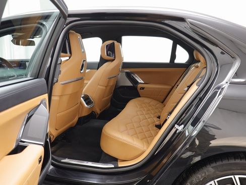 Certified 2025 BMW 740i xDrive image 13