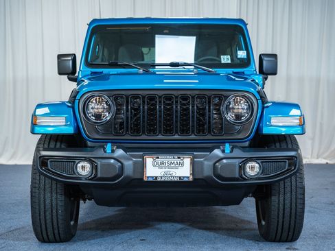 Used 2024 Jeep Wrangler Unlimited w/ Convenience Group AWD/4WD image 2