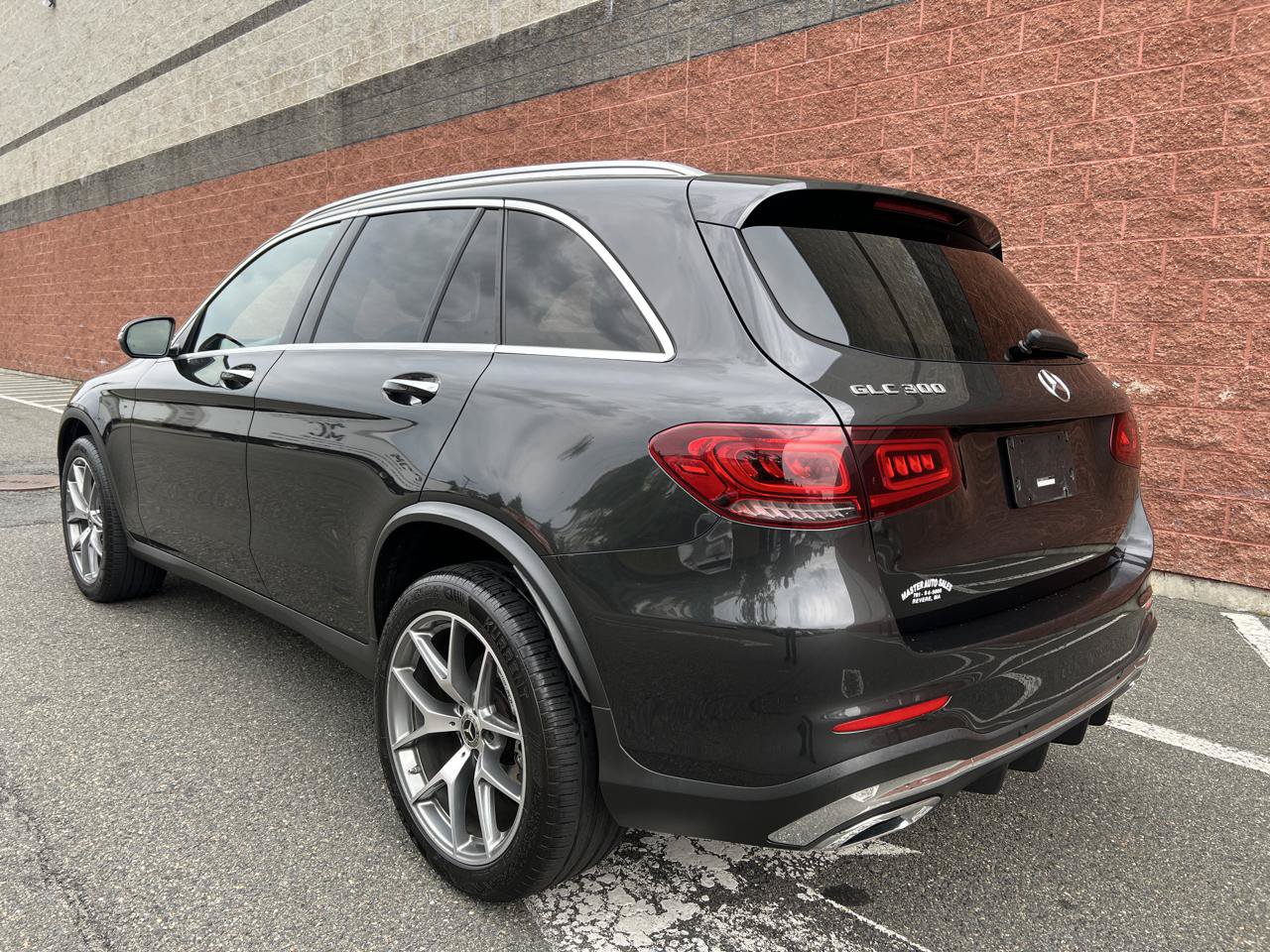 Used 2020 Mercedes-Benz GLC 300 4MATIC w/ AMG Line image 4