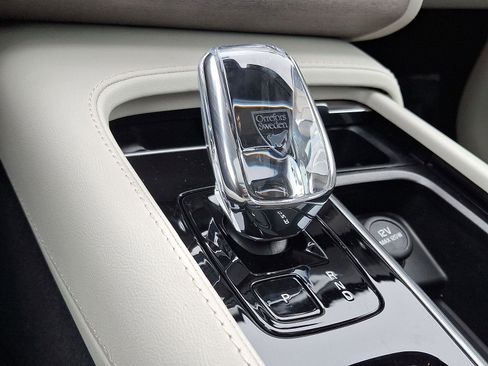 Certified 2024 Volvo XC90 B6 Ultimate w/ Protection Package Premier image 17