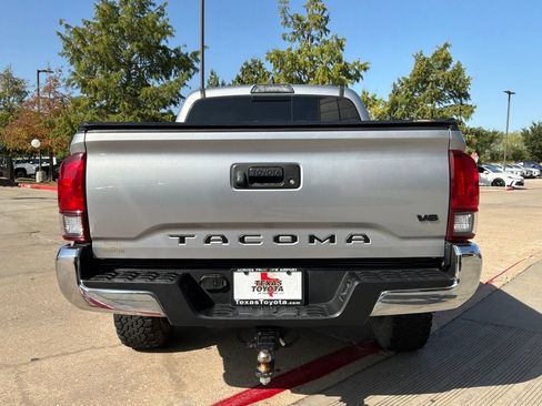 Used 2018 Toyota Tacoma TRD Off-Road AWD/4WD image 7