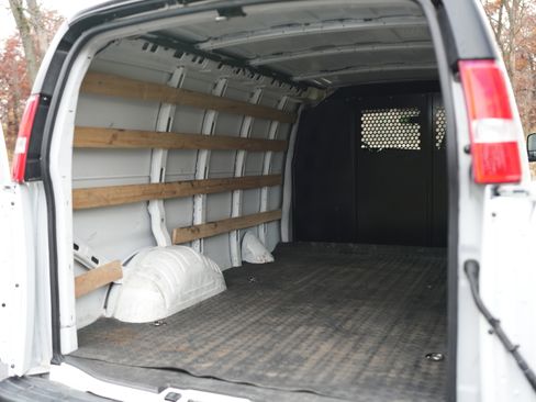 Used 2023 Chevrolet Express 2500 w/ Driver Convenience Package image 9