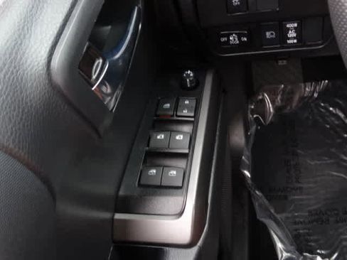 Used 2023 Toyota Tacoma TRD Off-Road image 39