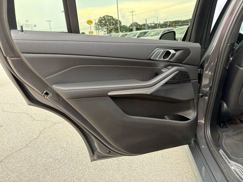 Used 2022 BMW X7 xDrive40i w/ M Sport Package AWD/4WD image 16