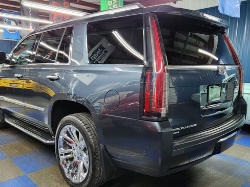 Used 2020 Cadillac Escalade Luxury image 4