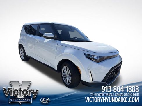 Used 2023 Kia Soul LX FWD image 3