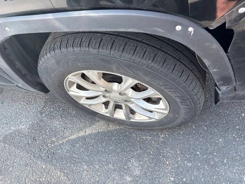 Used 2019 Jeep Cherokee Latitude w/ Popular Appearance Group AWD/4WD image 8