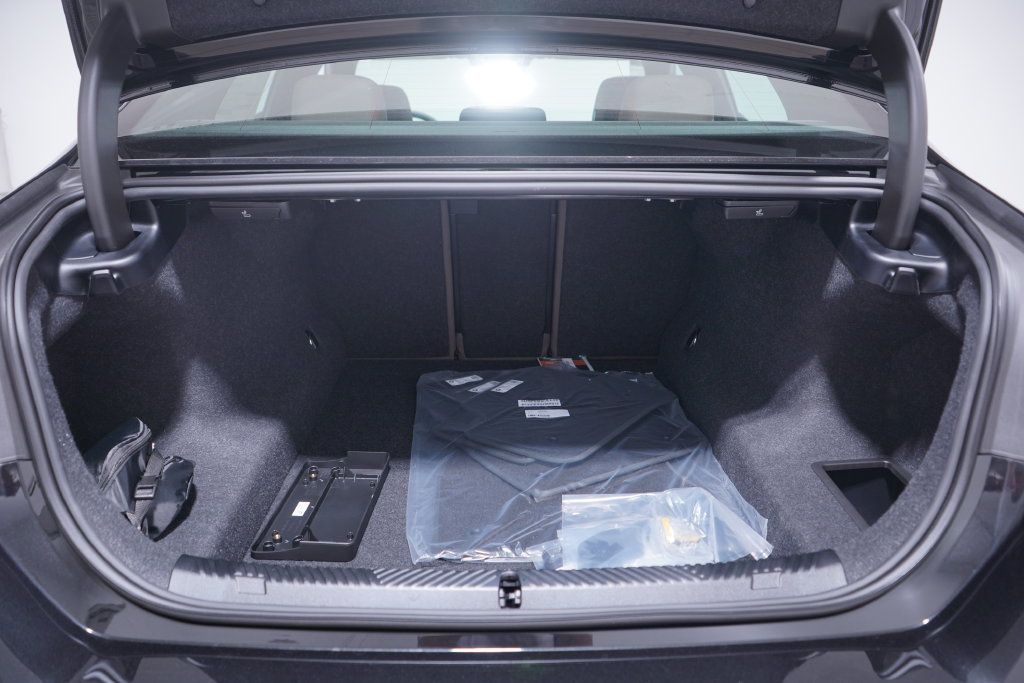Used 2026 BMW 530i w/ M Sport Package RWD image 15