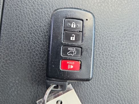 Used 2018 Toyota Highlander SE AWD/4WD image 30