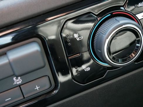 Used 2025 Chevrolet Silverado 1500 LT image 31