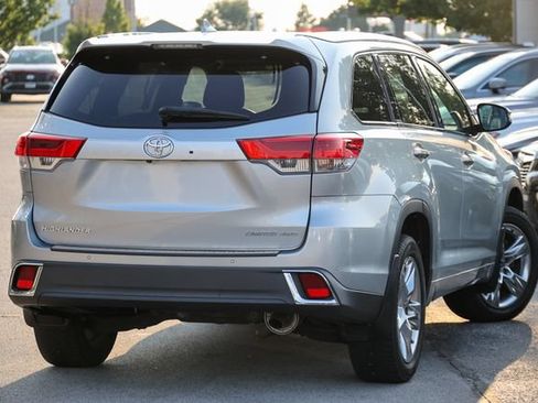 Used 2017 Toyota Highlander Limited AWD/4WD image 3