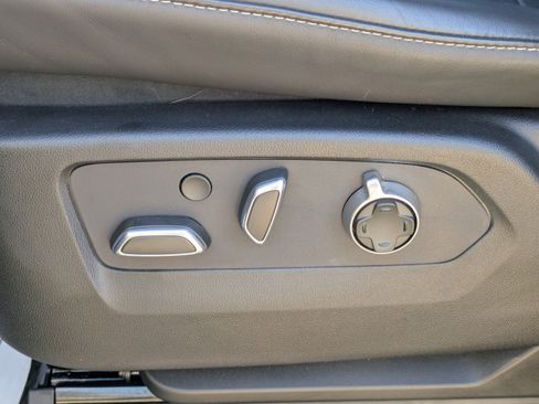 Used 2024 Cadillac Escalade Premium Luxury Platinum image 27