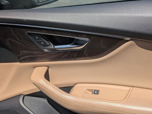 Used 2022 Audi Q8 Premium Plus w/ Premium Plus Package image 37