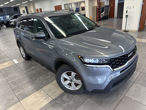 Used 2023 Kia Sorento LX image 7