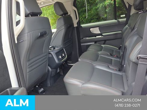 Used 2025 Ford Expedition Active AWD/4WD image 15