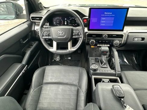 Used 2025 Toyota 4Runner TRD Off-Road Premium AWD/4WD image 32