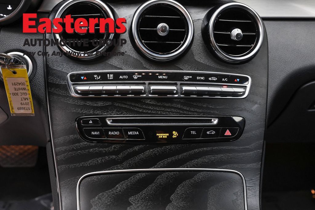 Used 2019 Mercedes-Benz GLC 300 4MATIC w/ Premium Package image 20