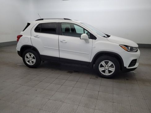 Used 2017 Chevrolet Trax LT w/ LT Convenience Package image 11