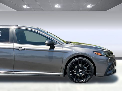 Used 2022 Toyota Camry SE FWD image 32