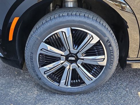 New 2025 Cadillac Escalade IQ Luxury 1 w/ Smart Trailering package image 10