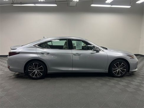 Certified 2024 Lexus ES 300h w/ Premium Package image 4