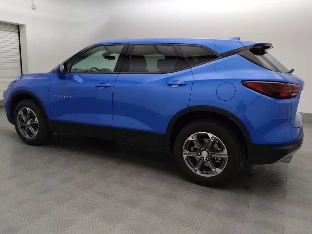 Used 2025 Chevrolet Blazer LT FWD image 3