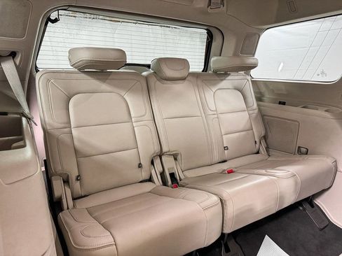 Used 2018 Lincoln Navigator Reserve w/ Technology Package AWD/4WD image 11
