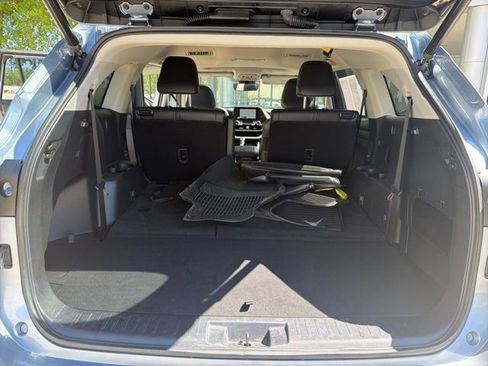 Used 2023 Toyota Highlander XLE FWD image 25