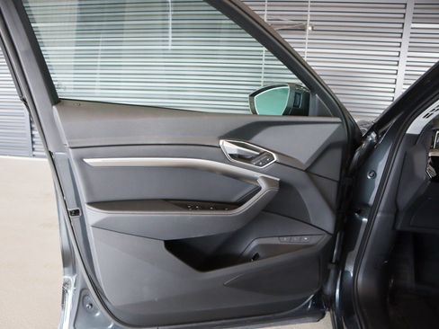 Used 2021 Audi e-tron Premium w/ Convenience Plus Package image 26