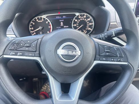 Used 2025 Nissan Altima 2.5 SV FWD image 22