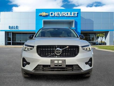 Used 2023 Volvo XC40 B4 Ultimate FWD image 8