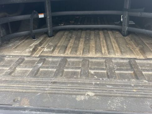 Used 2017 Nissan Titan SV image 11