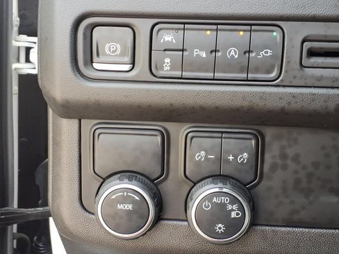 Used 2022 Chevrolet Suburban LT RWD image 17