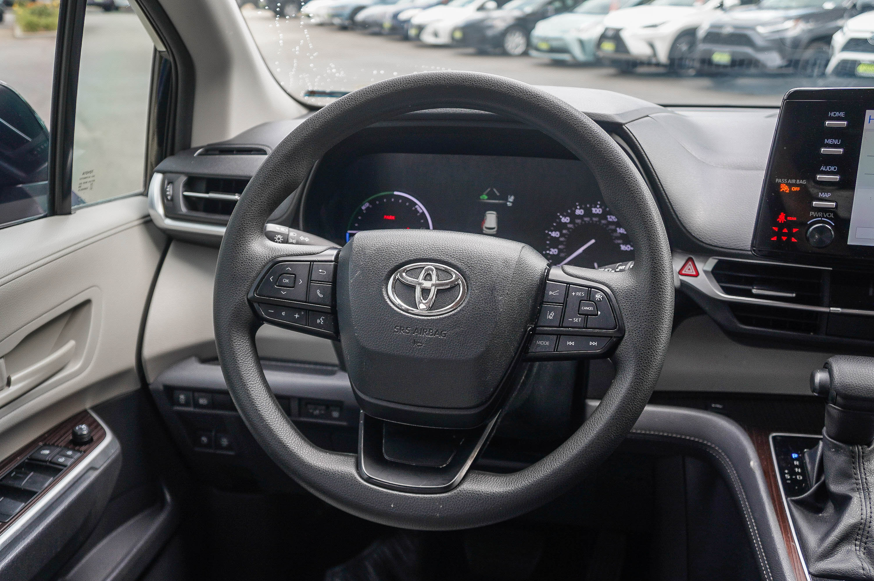 Used 2023 Toyota Sienna LE FWD image 15