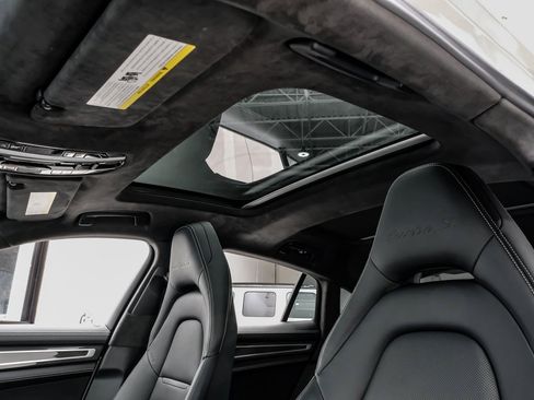 Used 2023 Porsche Panamera Turbo S image 7