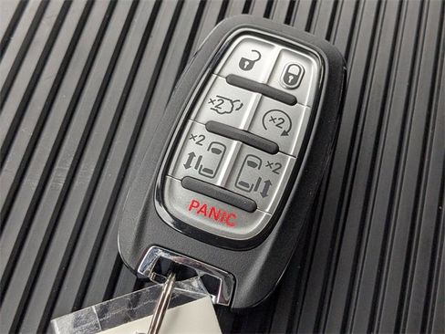 New 2026 Chrysler Pacifica Limited w/ S Appearance Package image 30