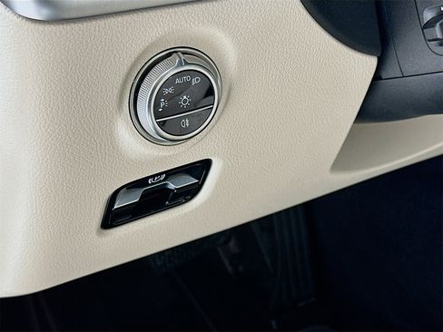 Certified 2025 Mercedes-Benz C 300 Sedan image 11