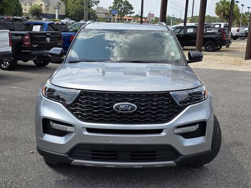Used 2020 Ford Explorer Limited w/ Class III Trailer Tow Package AWD/4WD image 3