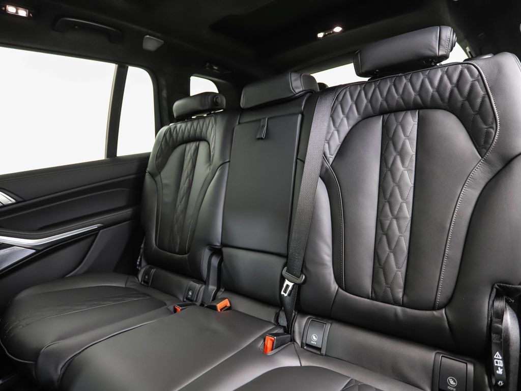 Used 2026 BMW X7 M60i AWD/4WD image 23