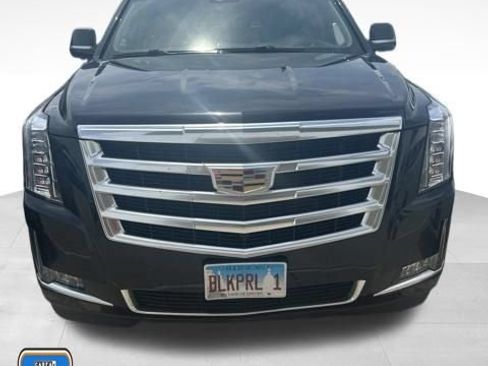 Used 2016 Cadillac Escalade Luxury AWD/4WD image 1