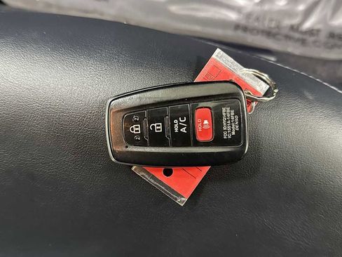 Certified 2017 Toyota Prius Prime Advanced image 31