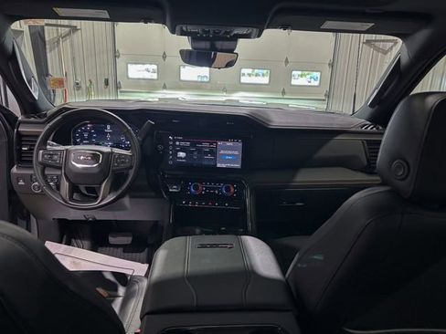 Used 2024 GMC Sierra 2500 AT4 w/ Technology Package AWD/4WD image 19