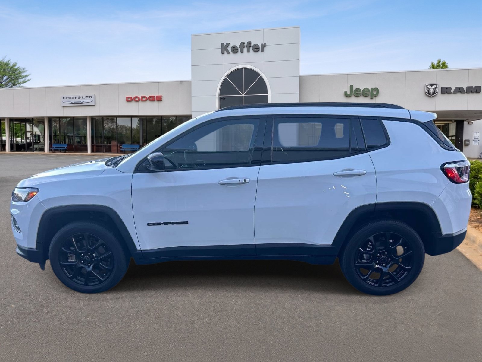 Used 2026 Jeep Compass Latitude AWD/4WD image 6