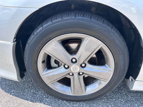 Used 2011 Toyota Camry SE image 19