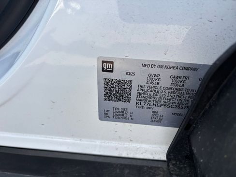 Used 2025 Chevrolet Trax LT image 28