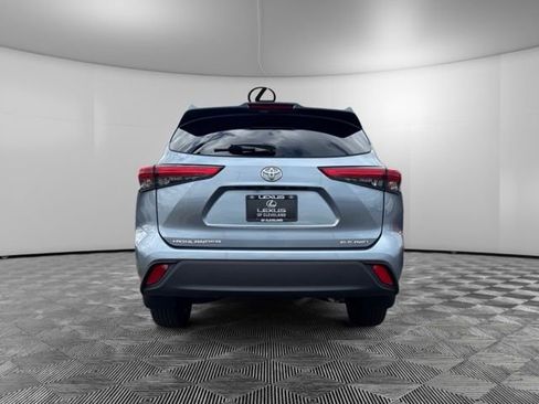 Used 2021 Toyota Highlander XLE AWD/4WD image 6